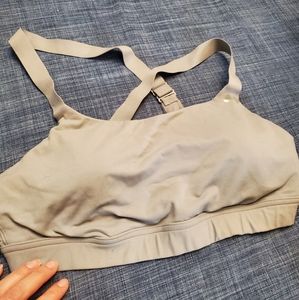 Under Armour Eclipse Mid Sports Bra